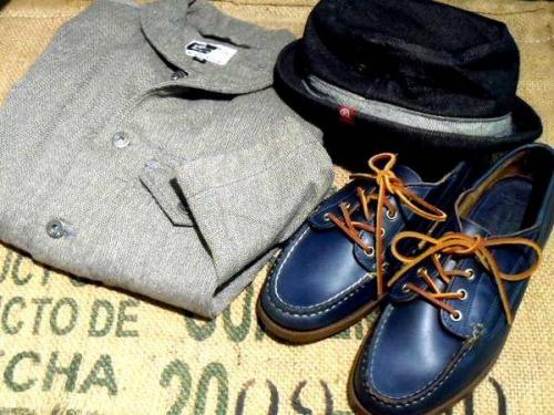 モカシンシューズの中央線