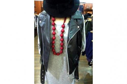 ラブレスのレザーベスト