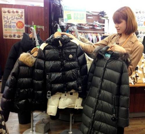 トップスのダウンジャケット