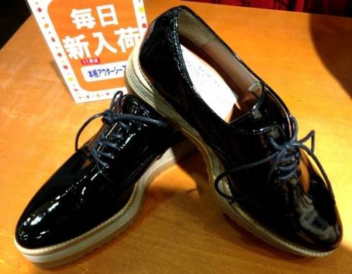 シューズ・バッグのパンプス