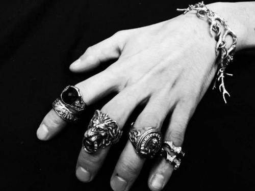 三鷹のスタイル