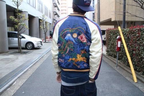 スカジャンのCROPPED HEADS