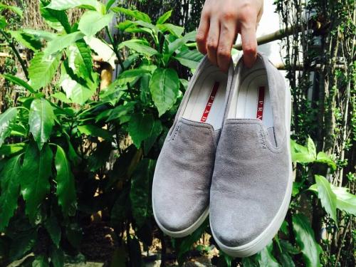 プラダのスリッポン