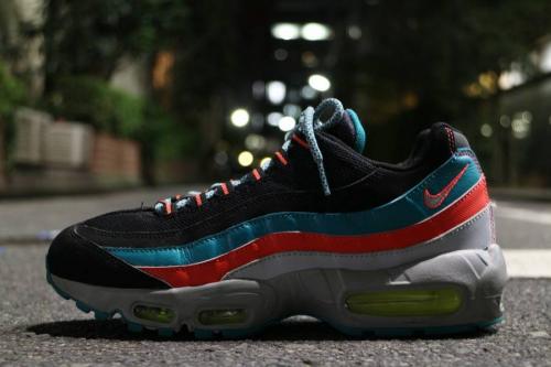 スニーカーのコラボ