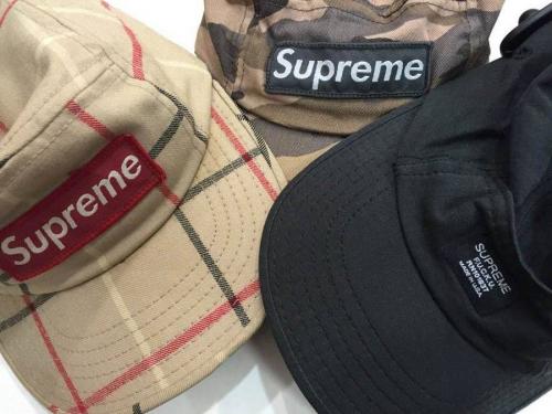SUPREMEのボックスロゴ