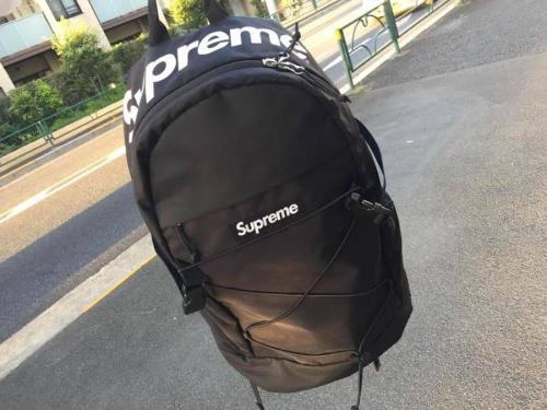 ジャスティンビーバーのSUPREME