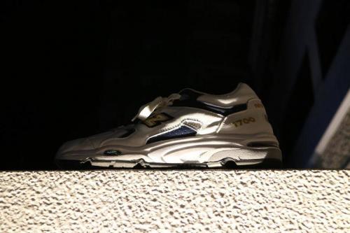 スニーカーのＮＥＷ　ＢＬＡＮＣＥ