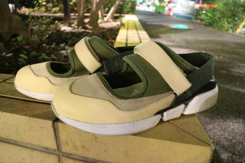 サングラスのサンダル