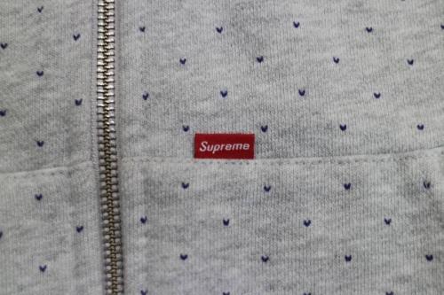 新入荷のSUPREME