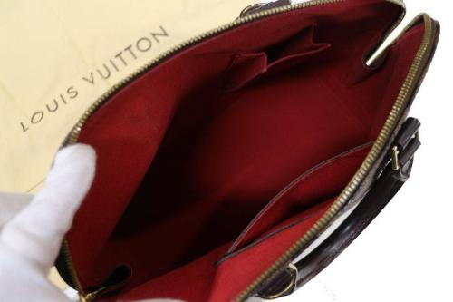LOUIS VUITTONのBOTTEGA VENETA
