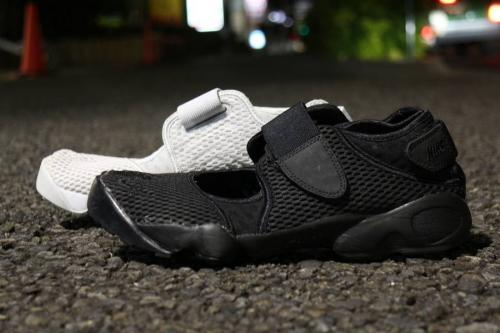 ＲＥＥＢＯＫの三鷹