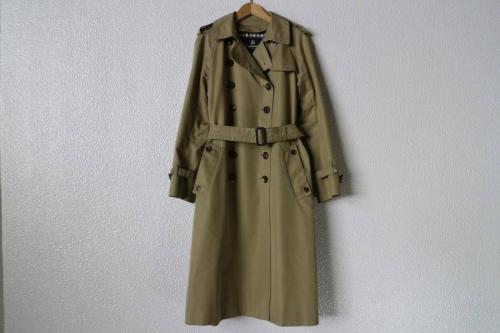 Aquascutumのトレンチコート