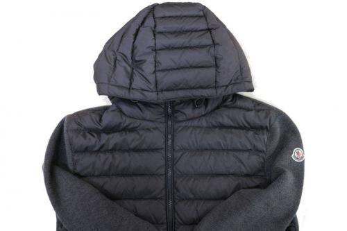 モンクレールのMONCLER