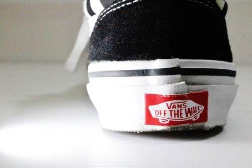 スニーカーの三鷹