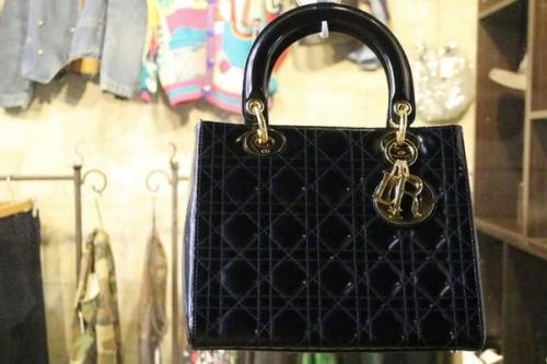 シューズ・バッグの三鷹