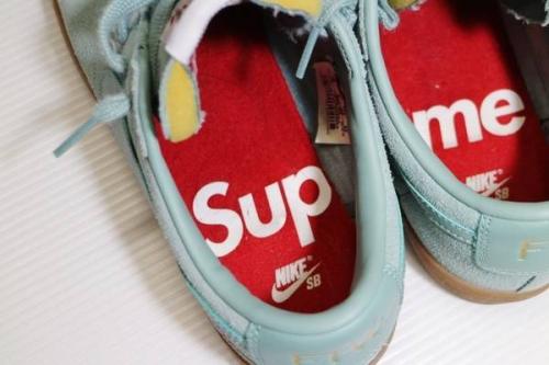 UNDERCOVERのSUPREME