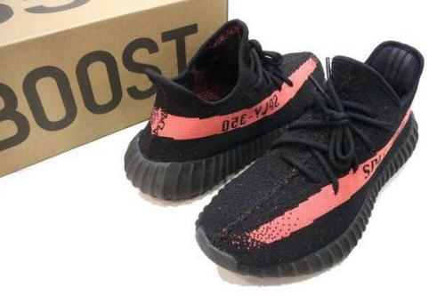 カニエウェストのYEEZY BOOST