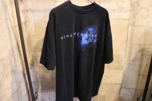 バンドTシャツの古着