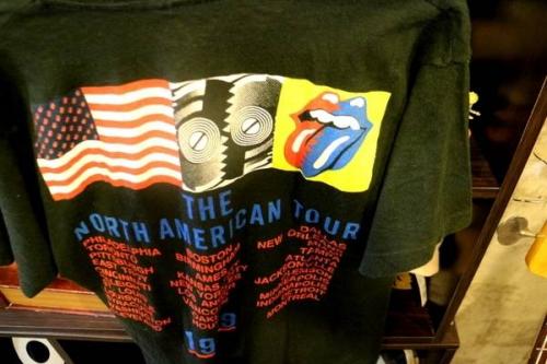 バンドTシャツの三鷹