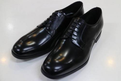 プラダのプレーントゥ