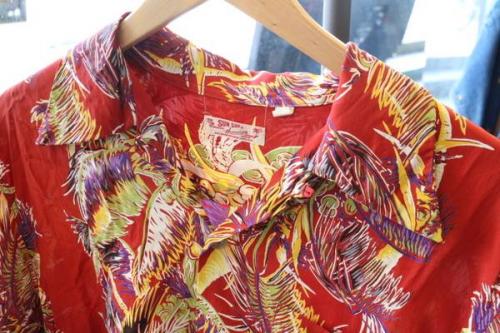 販売のアロハシャツ