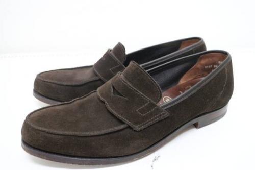 クロケット＆ジョーンズのローファー