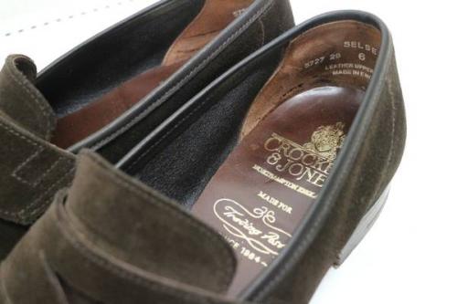 ローファーの革靴