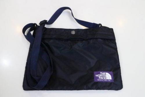 BEAMSのサコッシュ