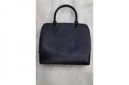 LOUIS VITTONのバッグ