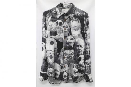 トップスのシャツ