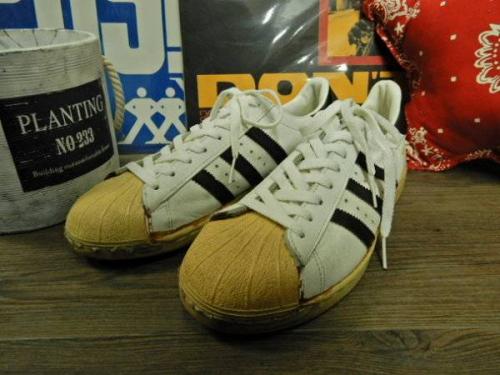 adidasのアディダス