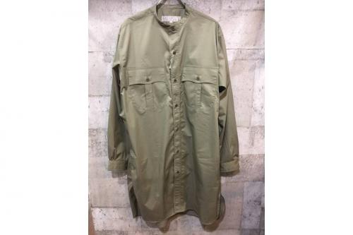 トップスの半袖シャツ