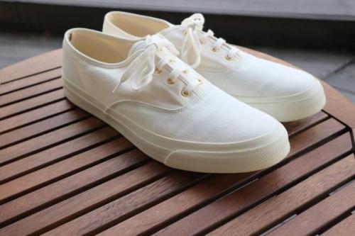 MAISON KITSUNEのキャンバススニーカー