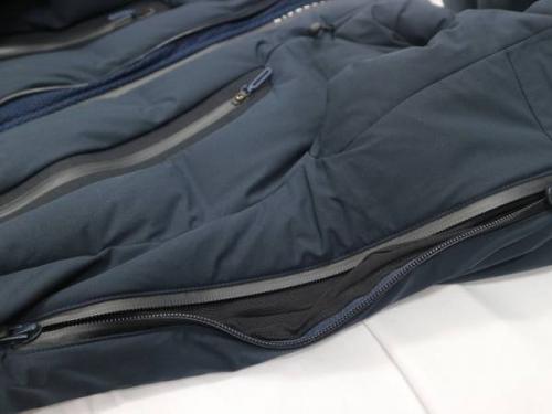 水沢ダウンのデサント