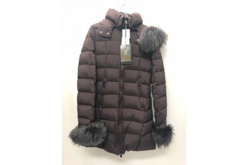 スニーカーの三鷹