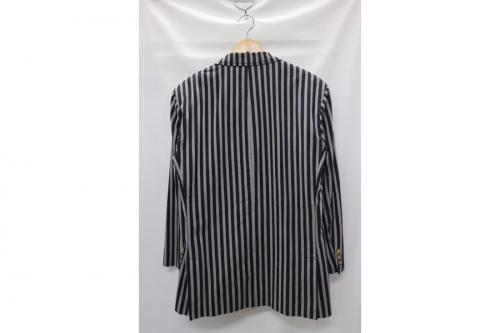 エンポリオアルマーニのテーラードジャケット