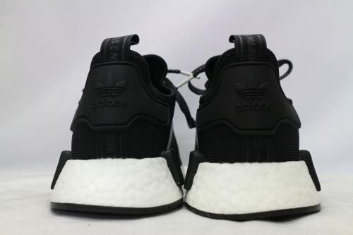 アディダス×アトモスのスニーカー