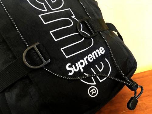 シュプリームのバックパック