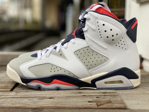 ナイキのAIR JORDAN 6 RETRO