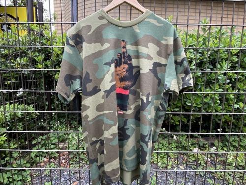シュプリームのTシャツ
