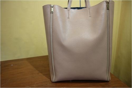 ホリゾンタルカバ ガゼットのトートバッグ