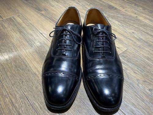 フォスター＆サンのストレートチップシューズ