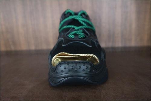 ダットスニーカー