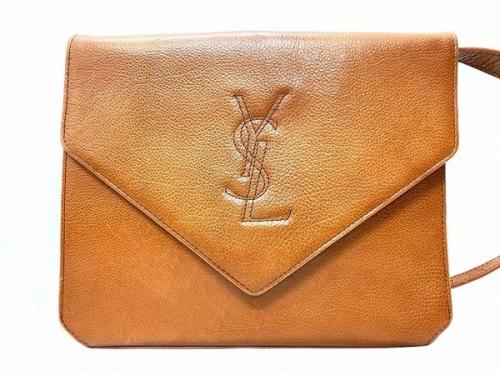 YVES SAINT LAURENTのイヴサンローラン