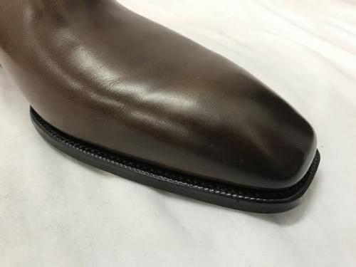 ホールカットシューズ