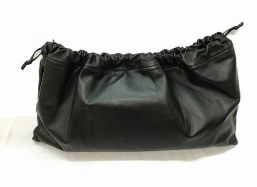 ドゥズィエムクラスのドロストギャザークラッチバッグ