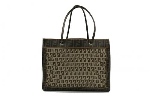 フェンディのズッカ・ズッキーノ柄 ロゴトートバッグ