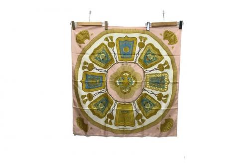 エルメスのカレ90シルクスカーフ