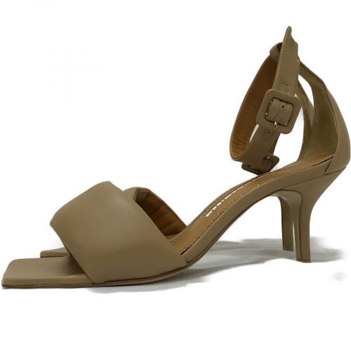 ピッピシックのサンダル