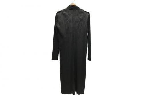 プリーツプリーズのプリーツトレンチコート